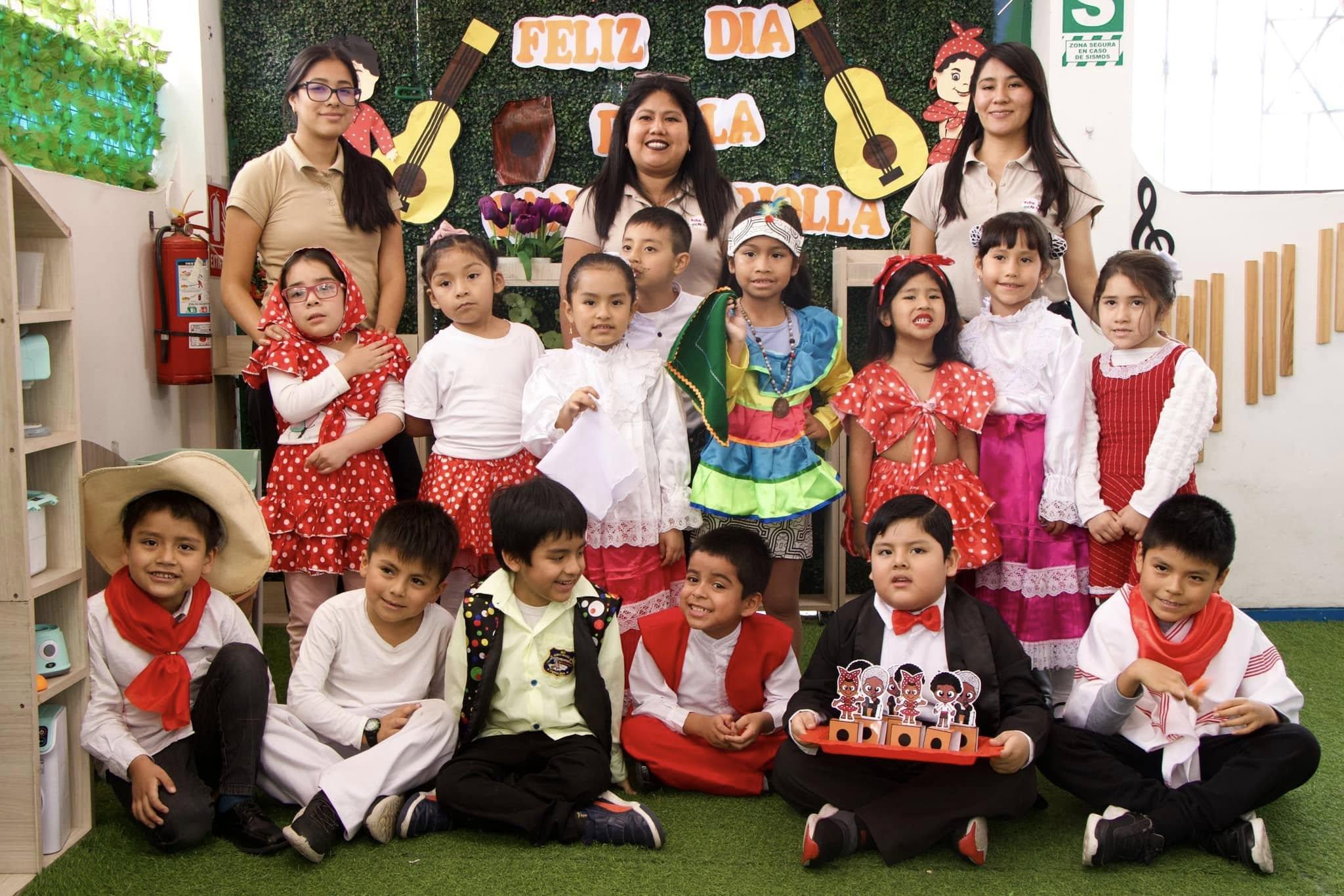 Niños participando en talleres de música y arte
